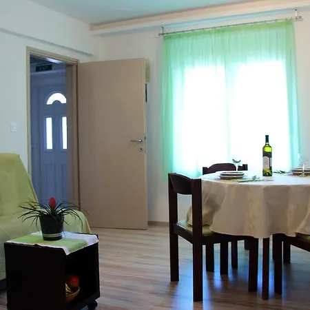 Ljubica Kastel Gomilica Kaštela