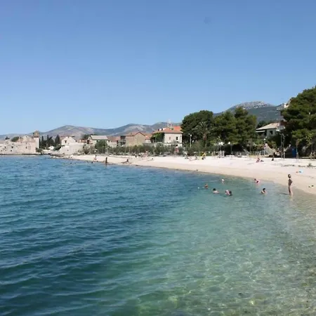 Ljubica Kastel Gomilica * Kaštela