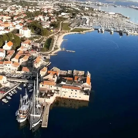 Ljubica Kastel Gomilica Kaštela